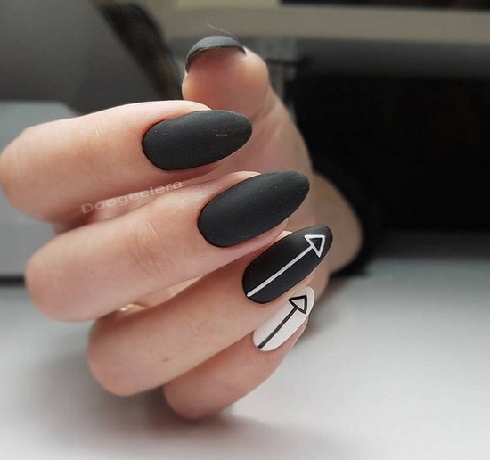 Manucure sombre à la mode - belles photos de l'idée de manucure dans des tons sombres