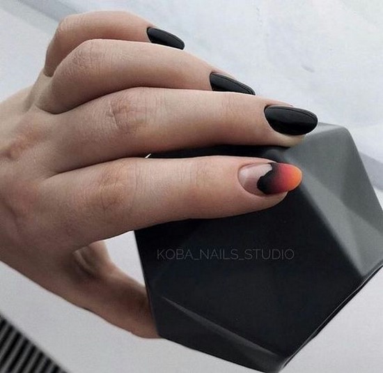 Manucure sombre à la mode - belles photos de l'idée de manucure dans des tons sombres