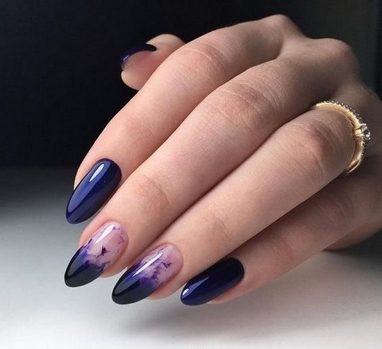 Manucure sombre à la mode - belles photos de l'idée de manucure dans des tons sombres