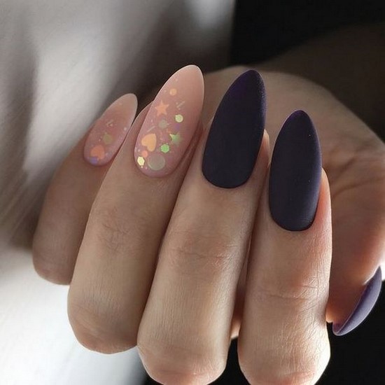 Manucure sombre à la mode - de belles photos de l'idée de manucure dans des tons sombres