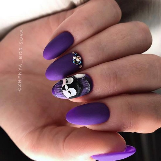 Manucure sombre à la mode - belles photos de l'idée de manucure dans des tons sombres