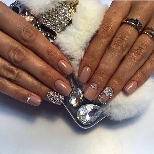 Manucure nue - les meilleures idées pour un design d'ongles à la mode