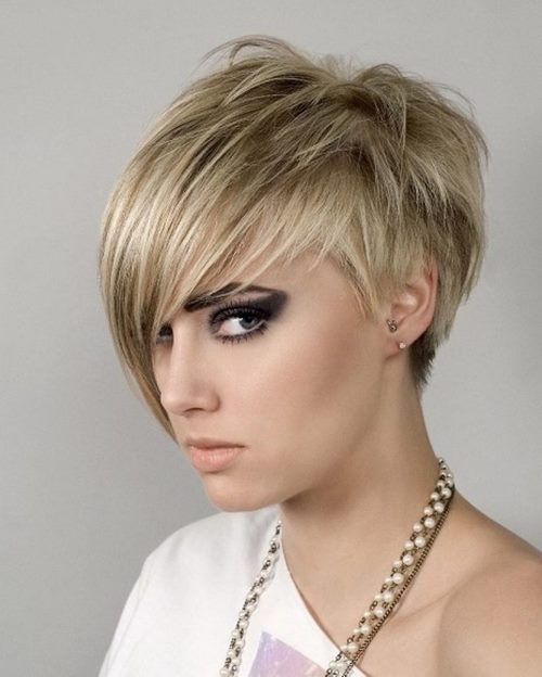 Coupes de cheveux courtes Pixie - coiffures tendance pour les femmes actives