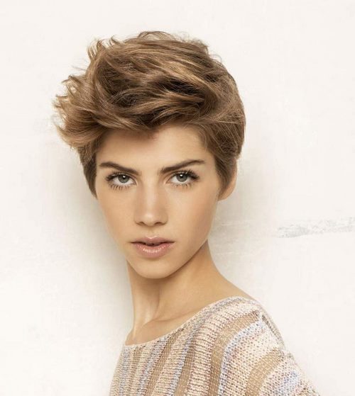 Coupes de cheveux courtes Pixie - coiffures tendance pour les femmes actives