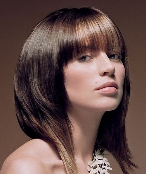 Coupes de cheveux à la mode avec une frange: idées de photos, conseils de stylistes, tendances actuelles