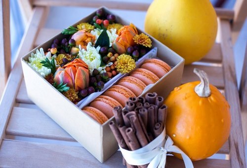 Tendance floristique à la mode: des fleurs à faire soi-même dans une boîte