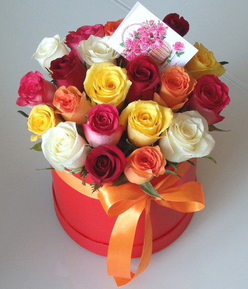 Tendance floristique à la mode: des fleurs à faire soi-même dans une boîte