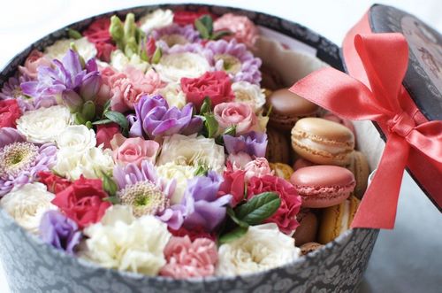 Tendance floristique à la mode: des fleurs à faire soi-même dans une boîte