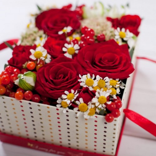 Tendance floristique à la mode: des fleurs à faire soi-même dans une boîte