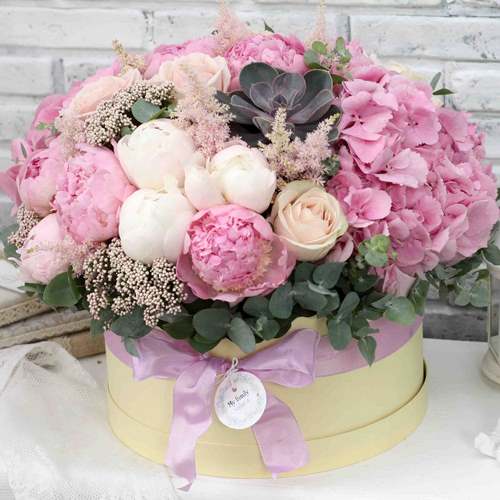 Tendance floristique à la mode: des fleurs à faire soi-même dans une boîte