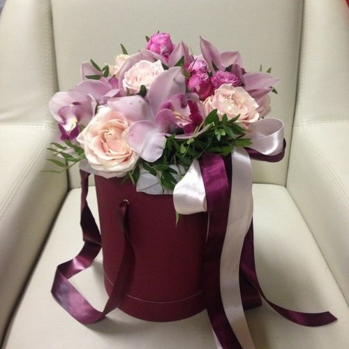 Tendance floristique à la mode: des fleurs à faire soi-même dans une boîte