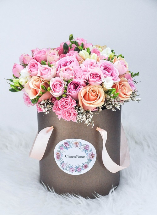 Tendance floristique à la mode: des fleurs à faire soi-même dans une boîte