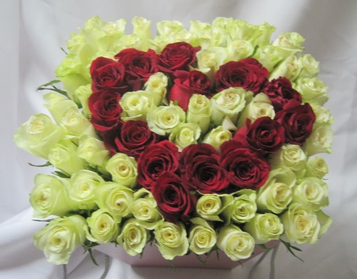 Tendance floristique à la mode: des fleurs à faire soi-même dans une boîte