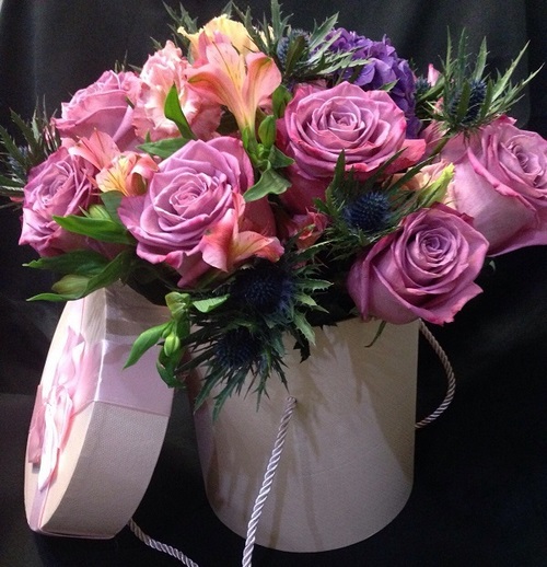 Tendance floristique à la mode: des fleurs à faire soi-même dans une boîte