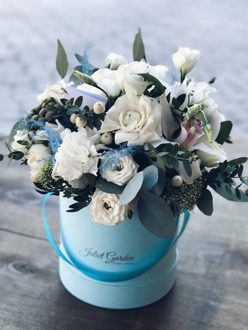 Tendance floristique à la mode: des fleurs à faire soi-même dans une boîte