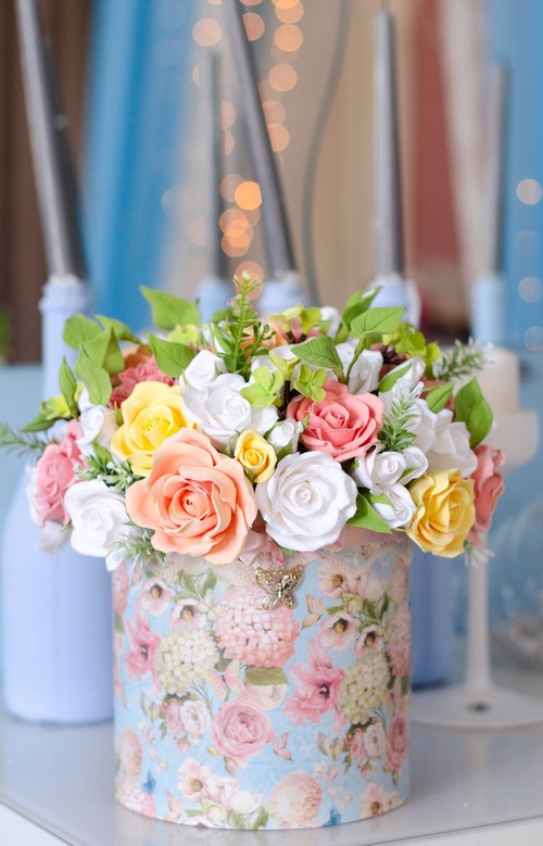 Tendance floristique à la mode: des fleurs à faire soi-même dans une boîte