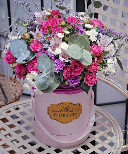 Tendance floristique à la mode: des fleurs à faire soi-même dans une boîte