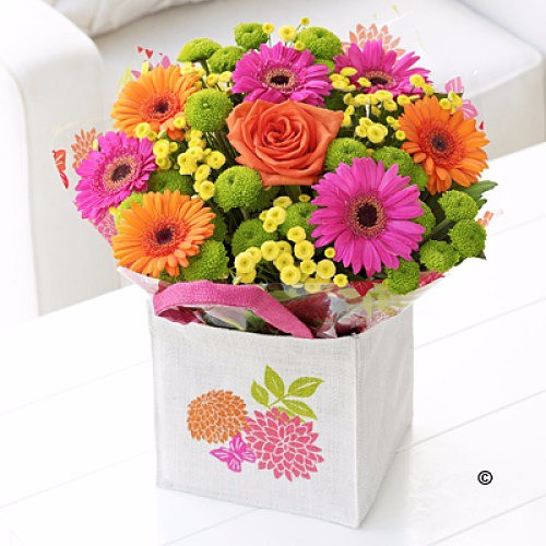 Tendance floristique à la mode: des fleurs à faire soi-même dans une boîte