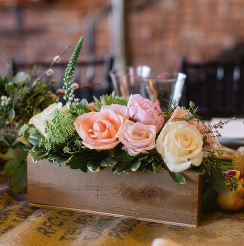 Tendance floristique à la mode: des fleurs à faire soi-même dans une boîte
