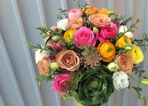 Tendance floristique à la mode: des fleurs à faire soi-même dans une boîte