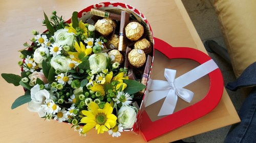 Tendance floristique à la mode: des fleurs à faire soi-même dans une boîte