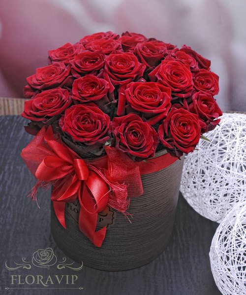 Tendance floristique à la mode: des fleurs à faire soi-même dans une boîte