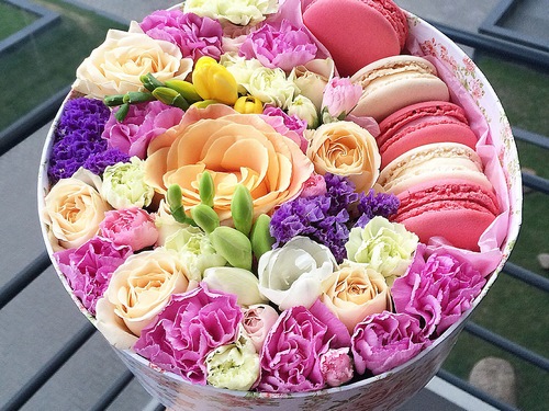 Tendance floristique à la mode: des fleurs à faire soi-même dans une boîte