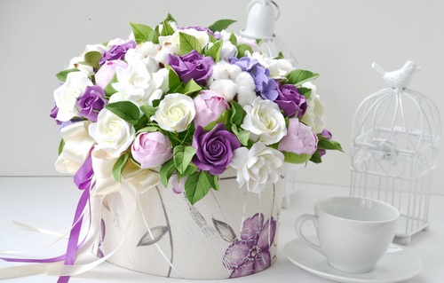 Tendance floristique à la mode: des fleurs à faire soi-même dans une boîte