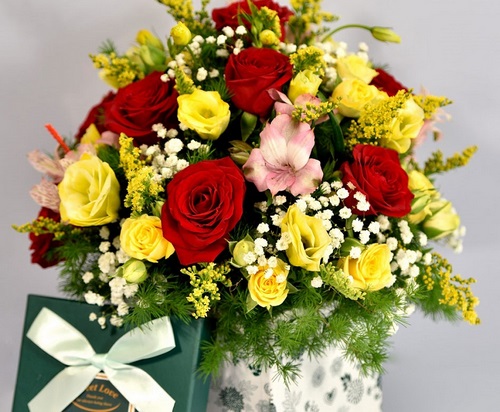 Tendance floristique à la mode: des fleurs à faire soi-même dans une boîte