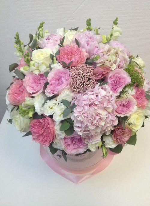 Tendance floristique à la mode: des fleurs à faire soi-même dans une boîte