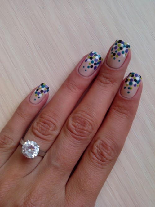 Manucure à la mode aux petits pois: idées et nouveautés photo