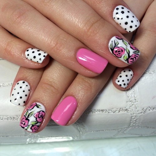 Manucure à la mode aux petits pois: idées et nouveautés photo