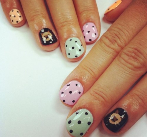 Manucure à la mode aux petits pois: idées et nouveautés photo