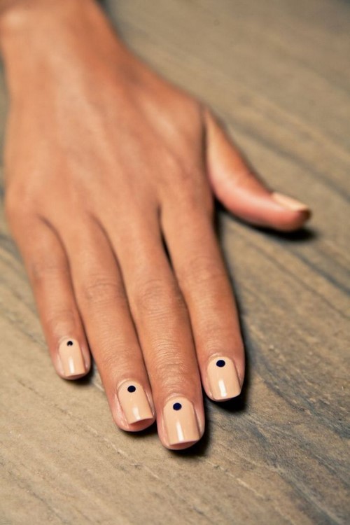 Manucure à la mode aux petits pois: idées et nouveautés photo