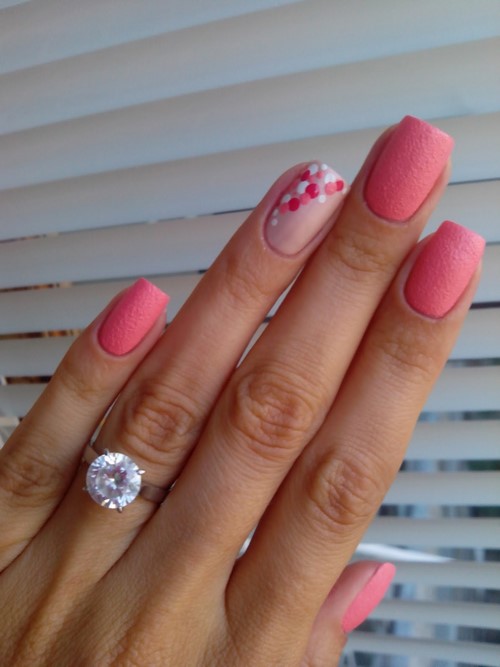 Manucure à la mode aux petits pois: idées et nouveautés photo