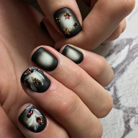 Belle manucure sur les ongles carrés - idées de conception de photos, tendances de la mode