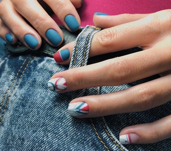 Belle manucure sur les ongles carrés - idées de conception de photos, tendances de la mode