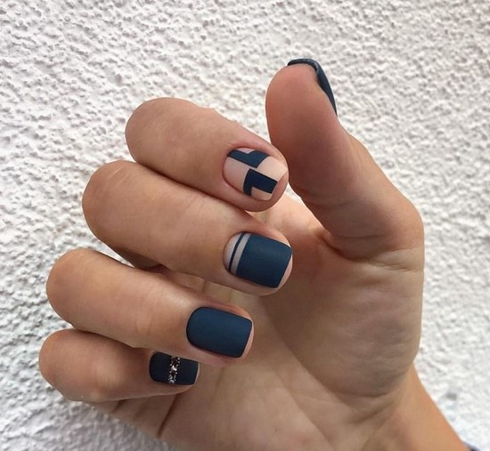 Belle manucure sur les ongles carrés - idées de conception de photos, tendances de la mode