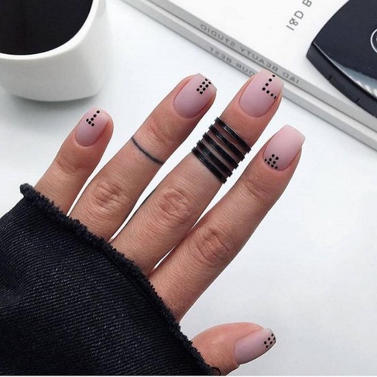 Belle manucure sur les ongles carrés - idées de conception de photos, tendances de la mode