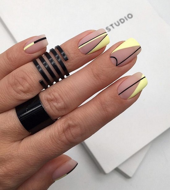 Belle manucure sur les ongles carrés - idées de conception de photos, tendances de la mode