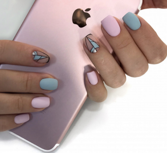 Belle manucure sur les ongles carrés - idées de conception de photos, tendances de la mode