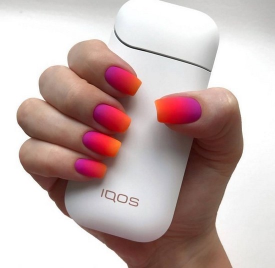 Belle manucure sur les ongles carrés - idées de conception de photos, tendances de la mode