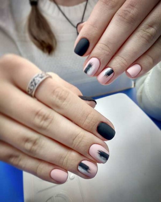 Belle manucure sur les ongles carrés - idées de conception de photos, tendances de la mode