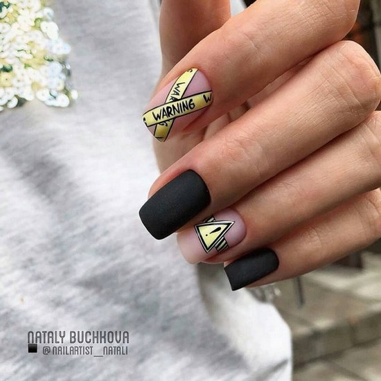 Belle manucure sur les ongles carrés - idées de conception de photos, tendances de la mode