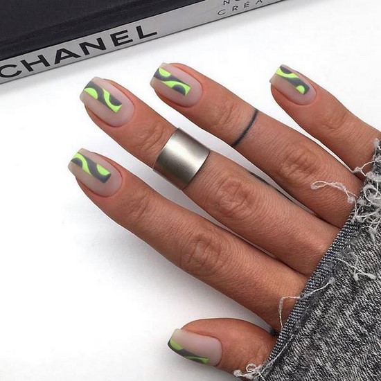 Belle manucure sur les ongles carrés - idées de conception de photos, tendances de la mode