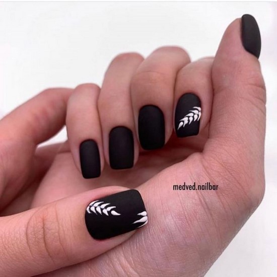 Belle manucure sur les ongles carrés - idées de conception de photos, tendances de la mode