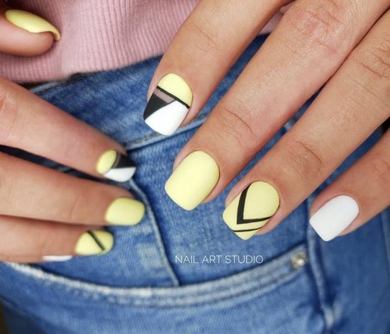 Belle manucure sur les ongles carrés - idées de conception de photos, tendances de la mode