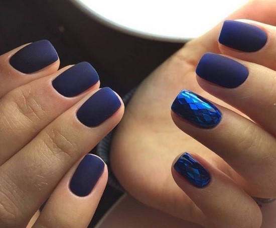 Belle manucure sur les ongles carrés - idées de conception de photos, tendances de la mode