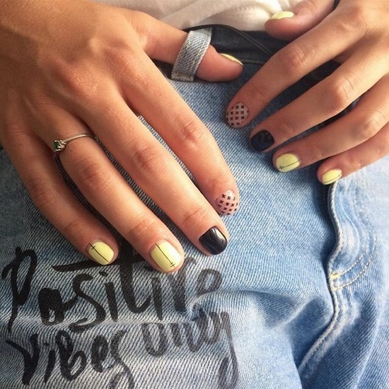 Belle manucure sur les ongles carrés - idées de conception de photos, tendances de la mode