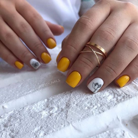 Belle manucure sur les ongles carrés - idées de conception de photos, tendances de la mode